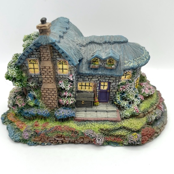 "Heather's Hutch" Thomas Kinkade Cottage - Picture 2 of 10